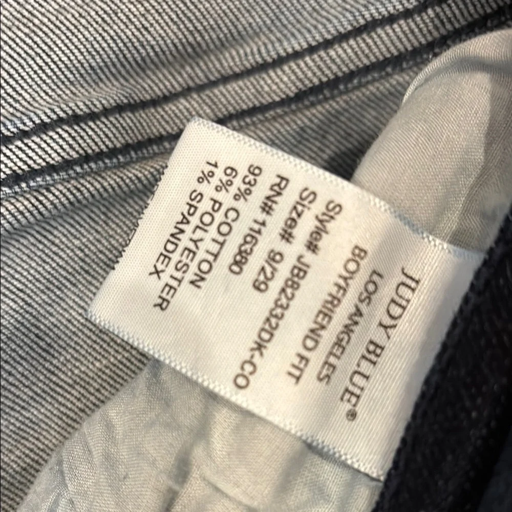 Judy Blue boyfriend fit distressed jeans 9/29 - Picture 7 of 8